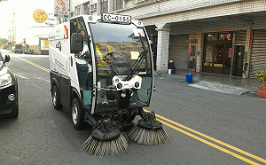 不放過任何角落！全國第一台Ｑ版迷你掃街車開工