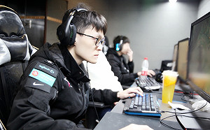 《英雄聯盟》JT北京集訓  Ysera嘆冷到耳朵快掉了