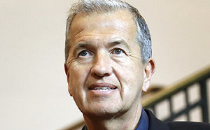 英王室愛用攝影大師  遭13人踢爆性騷