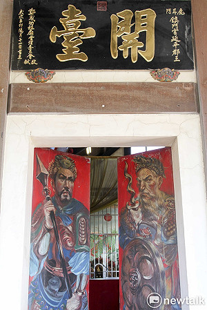 大魯行腳》全國唯一的老外門神在鹿耳門