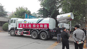 本末倒置！中官員為達空品標準用「霧炮車」干擾監測器