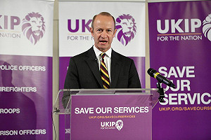 英獨立黨魁自保  ㄘㄟˋ了酸哈利未婚妻的女友