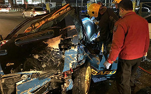 屏東2自客車對撞車頭變形 4傷1命危