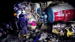 混凝土車墜南橫溪谷 司機當場死亡