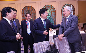 出席台星經濟會議 　林佳龍：下次來台中辦