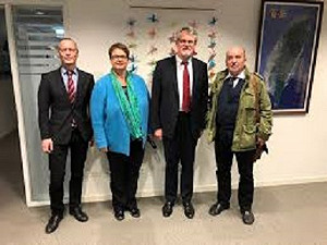 台北抗議活動再現納粹旗幟 德以同聲譴責