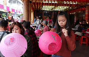 斗六親子彩繪燈籠  500盞手繪燈籠將點亮廟宇