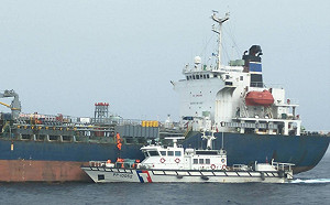 涉駁油北韓兩油輪 海巡登艦檢查後驅離外海