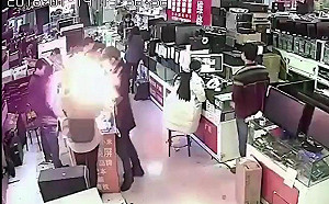 驗真偽 中國男咬iPhone電池慘被炸