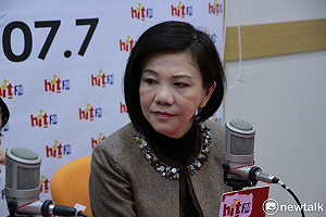 互比式民調對黃偉哲有利 葉宜津：因妹妹黃智賢關係