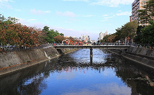 麻園頭溪人行道改善完成　林佳龍：打造台中成水岸花都