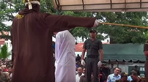 反人權！印尼亞齊省強剪跨性別女性頭髮逼穿男裝