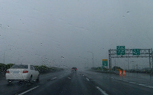 天冷車距還是要保持距離！高公局提醒遵守行車安全