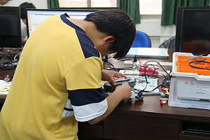 弘光科大技藝體驗營 助中輟生找回學習樂趣