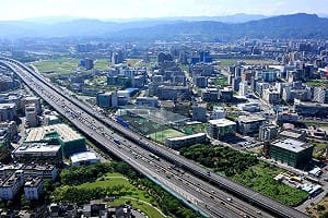 一二期柴油車研議取消國道優惠  交通部 : 其他燃油車還沒那麼快