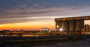 南非約翰尼斯堡金礦遭雷劈停電  950礦工受困