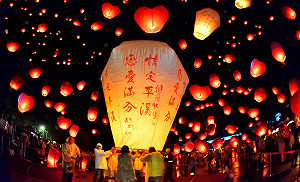 新北天燈節貓狗明星助陣  hello kitty、布丁狗將現身平溪