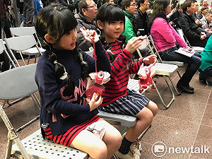 元宵送關懷  北市送病童狗年小提燈