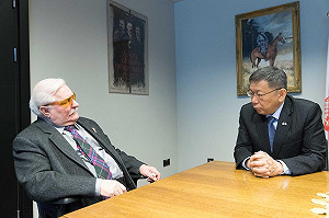 私下見燈節廠商 柯文哲：被攔轎喊冤非事先安排