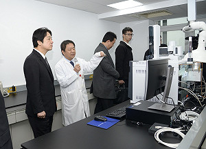 嘉南藥理人才培育基地落成  賴清德 : 「安居樂業」是目標