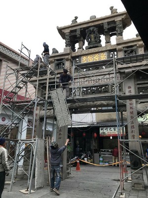 邱良功牌坊完成淨身 國定古蹟風華再現