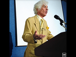 美籍走私象牙非法交易剋星馬丁 肯亞住處頸部遭刺身亡