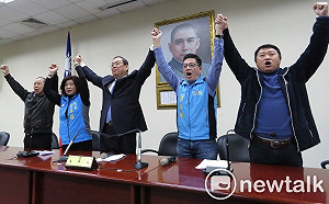 國民黨基隆市長共推謝立功  牽手展現大團結氣勢