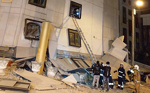 快訊》花蓮統帥飯店倒塌 花防部指揮官前往勘災