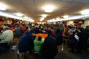 萬和宮謝斗法會好環保 用不鏽鋼碗筷吃平安粥