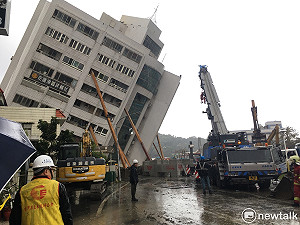 雲門翠堤現場》大樓傾斜加劇 搜救人員暫時撤出