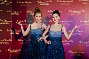 Angelababy星空長裙 艷壓香港杜莎夫人蠟像館