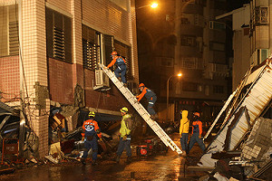 國盛六街晚間不開挖 未發現生還者跡象