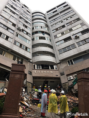 雲門翠堤現場》搜救隊：1、2樓呈現煎餅式擠壓 增加搜救困難