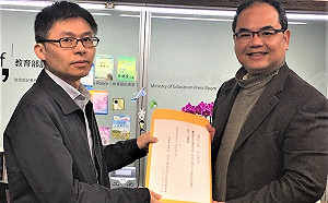 文大師生教育部快閃  要求讓新校長盧希鵬盡快就任