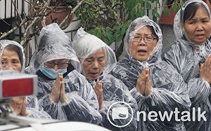 江振昌大體載離雲門翠堤  宗教團體誦經祝禱