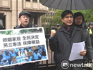 爭取一男一女婚姻定義　幸福盟今再交3549份公投提案連署
