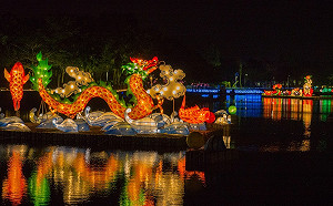 FUN春節》彰化溪州公園變身燈海！水上花燈成焦點