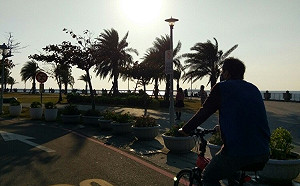 FUN春節》鐵道、鐵馬、裝置藝術  高雄這樣拍最美！