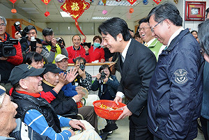 賴揆視察桃園醫院 鄭文燦：未來將成立長照、門診中心