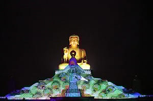 FUN春節》點亮佛光山  3D光雕秀大年初一震撼登場