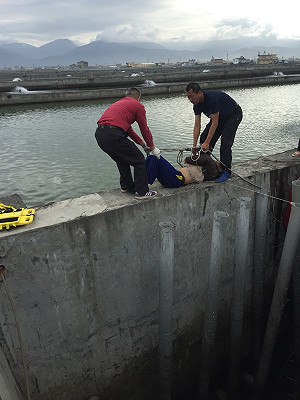 民眾不慎掉入水塘 送院前無心跳呼吸