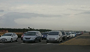 大年初一人潮往墾丁 每小時流量2500輛次