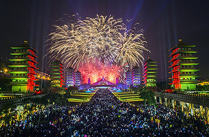 佛光山3D光雕孔雀開屏   驚艷南台灣天空