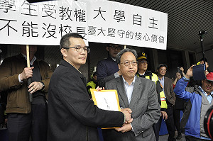 台大校長爭議案  教育部主祕接受台大抗議陳情書