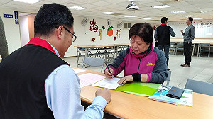 國民黨桃園市長初選登記首日  陳學聖一人領表