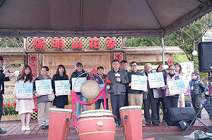 陽明山花季開幕！僅王威中同台 柯文哲 :「天冷」