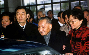 鄧50年沒回川過年 江為老農民倒酒 胡與民包餃子 溫抱愛滋童