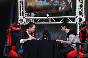 嘉義燈會結合電競 張花冠苦練術語拉近年輕族群