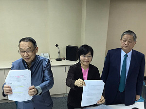 劉世芳轟足協以不正當踢除邱義仁參選資格