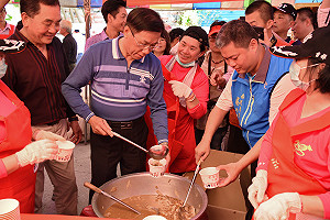 紫南宮吃丁酒活動　10萬人呷平安